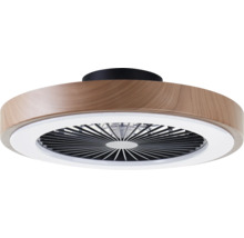Stropný ventilátor s dreveným vzhľadom