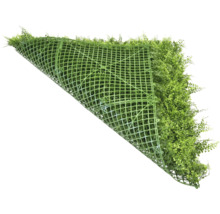 Rohož z umelej trávy s plastovou mriežkovou štruktúrou