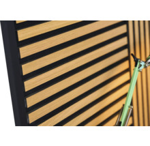 Akustický panel s drevenými lamelami