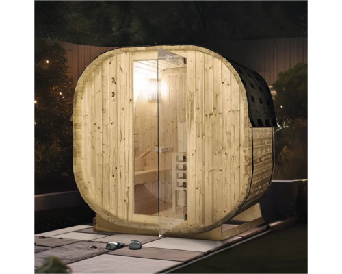 Sudová sauna so sklenenými dverami a dreveným obkladom vo vonkajšom prostredí.