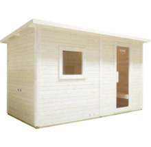 Drevená sauna s oknom a sklenenými dverami