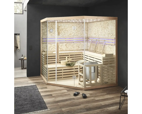 Moderná sauna so sklenenou prednou stenou, drevenými lavicami a kachlami v interiéri