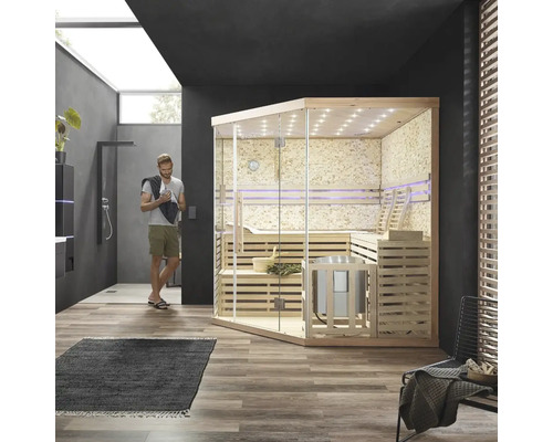 Moderná sauna so sklenenými prvkami v kúpeľni so sprchou a umývadlom