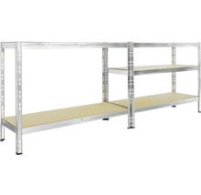 Kovová polica s niekoľkými úrovňami na skladovanie