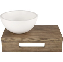 Biela misa na drevenom podnose