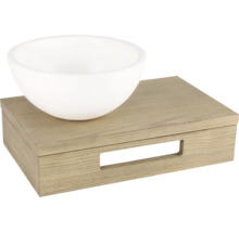 Biela misa na drevenej krabici