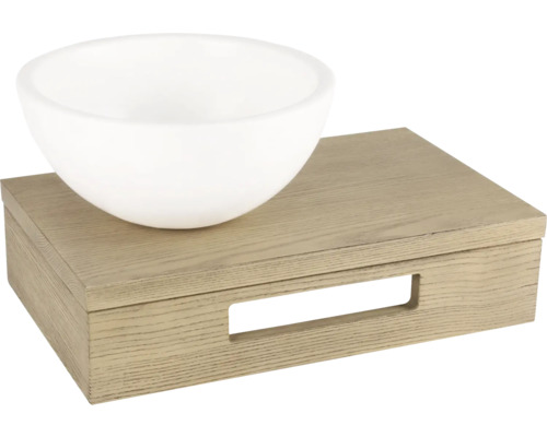 Biela misa na drevenej krabici