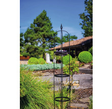 Záhradná dekorácia so stojanom na kvety vonku