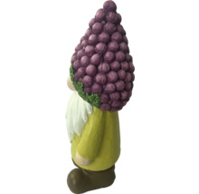 Záhradný trpaslík s čiapkou z hrozna