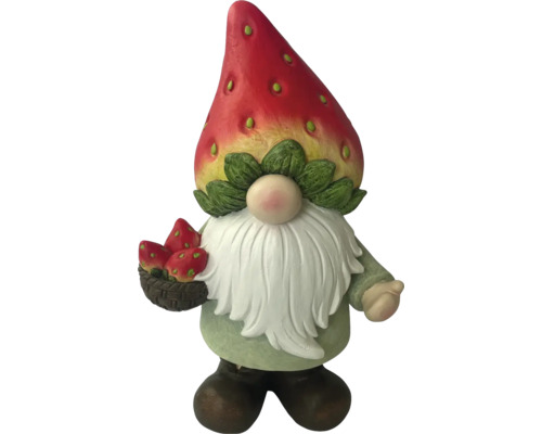 Záhradný trpaslík s jahodovým klobúkom a jahodami v košíku