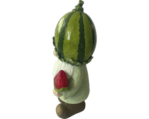 Záhradný trpaslík s melónovou čiapkou a kúskom melónu