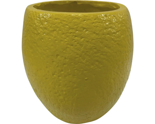 Žltý kvetináč s hrubým povrchom