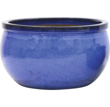 Modrý keramický kvetináč pre vnútorné použitie