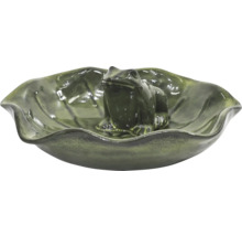 Dekoratívna žabka v tvare listu pre záhradné jazierko