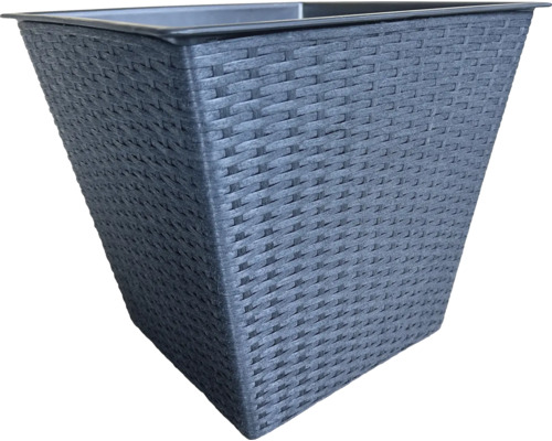 Kvetináč s ratanovým vzhľadom