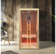 Infračervená sauna s drevenými lavicami a sklenenými dverami