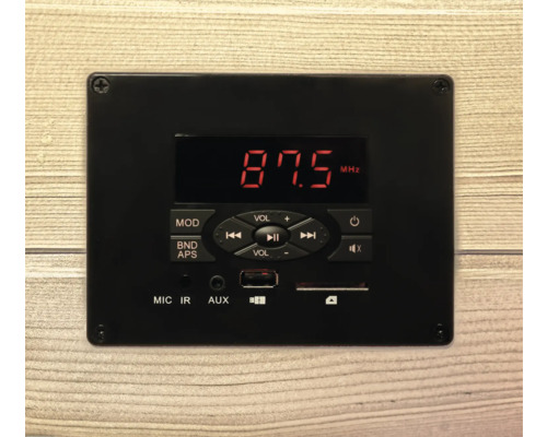 Elektronická audio riadiaca jednotka s displejom a ovládacími prvkami na úpravu zvuku.