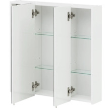 Otvorená biela zrkadlová skrinka s tromi dvierkami a sklenenými policami do kúpeľne