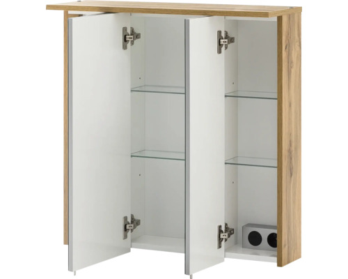 Otvorená zrkadlová skrinka so sklenenými policami