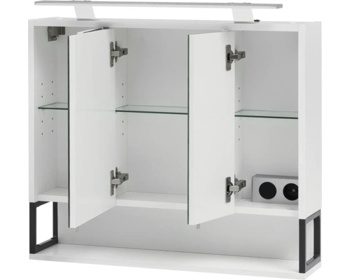 Otvorená biela zrkadlová skrinka s tromi dvierkami, sklenenými policami a zásuvkami