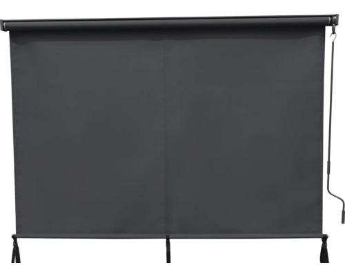 Sivá roleta na ochranu súkromia s kľukovým mechanizmom.