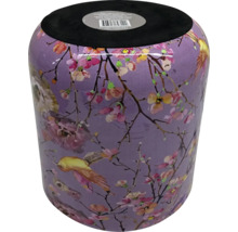 Dekoratívna stolička s kvetinovým vzorom a motívmi vtákov