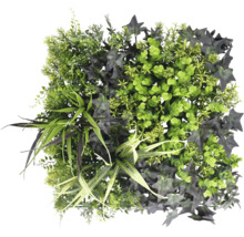 Štvorcový panel s rôznymi umelými zelenými rastlinami