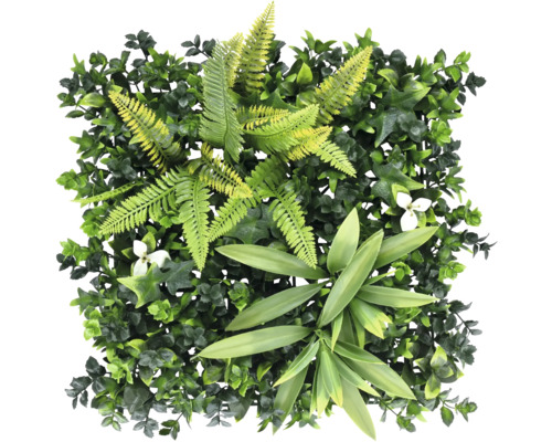 Umelá zelená stena s papradím a listami na dekoráciu