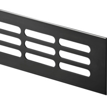 Kovová ventilačná mriežka s podlhovastými otvormi