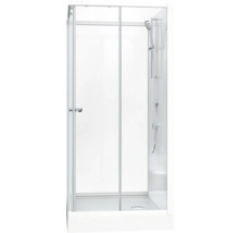 Sprchovací kút so sprchovou súpravou a priehľadnou sklenenou zástenou