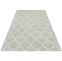 Koberec s opakujúcim sa ornamentálnym vzorom