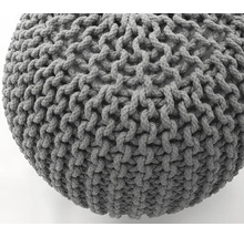 Sivý pletený sedací puf