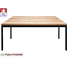 Stôl so svetlou drevenou doskou a čiernym kovovým rámom