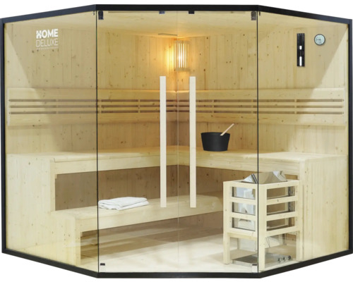 Sauna s drevenými lavicami, sklenenými prvkami a čiernym rámom
