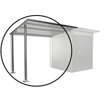 Detailný pohľad na prístrešok pre auto s kovovými stĺpikmi a kovovou strechou