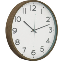 Nástenné hodiny s dreveným rámom a ciferníkom