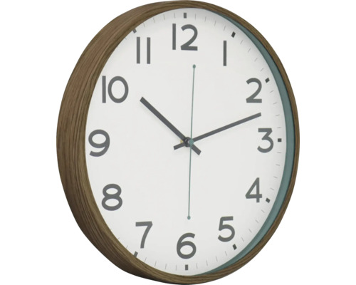 Nástenné hodiny s dreveným rámom a ciferníkom