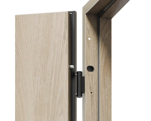 Detail interiérových dverí s kovaním a zárubňou