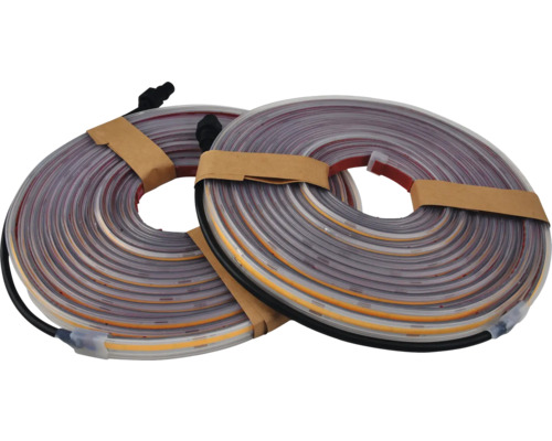 Dva LED pásiky na roliach.