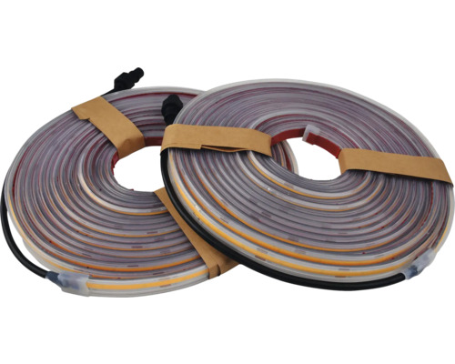 Dve role LED pásov s pripojovacím káblom.