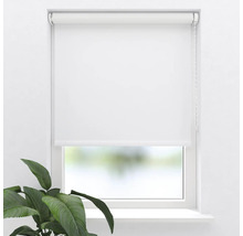 Okno s bielou roletou a retiazkovým ovládaním