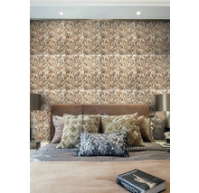 Spálňa s obkladom stien s kamenným vzhľadom za posteľou