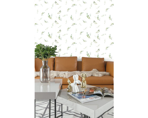 Samolepiaci panel Botanicals 60 x 60 cm, 4 ks Obývacia izba s kvetinovou tapetou, pohovkou, konferenčným stolíkom a dekoráciami pre svetlú a priateľskú atmosféru.