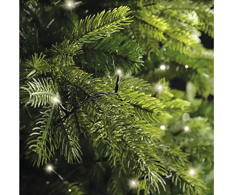 Detail vianočného stromčeka s osvetlením