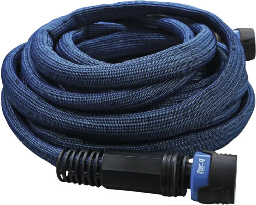 Zrolovaná záhradná hadica s prípojkami