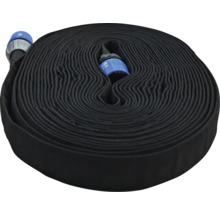 Zrolovaná plochá záhradná hadica s konektormi