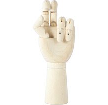 Drevená kĺbová ruka ukazujúca znak víťazstva