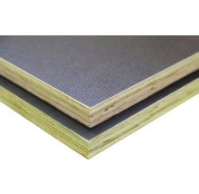 Debniace dosky z vrstveného dreva v stohu