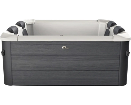 Voľne stojaca vírivka so sivým dreveným obkladom