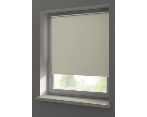 Okno s manuálnou roletou na tienenie